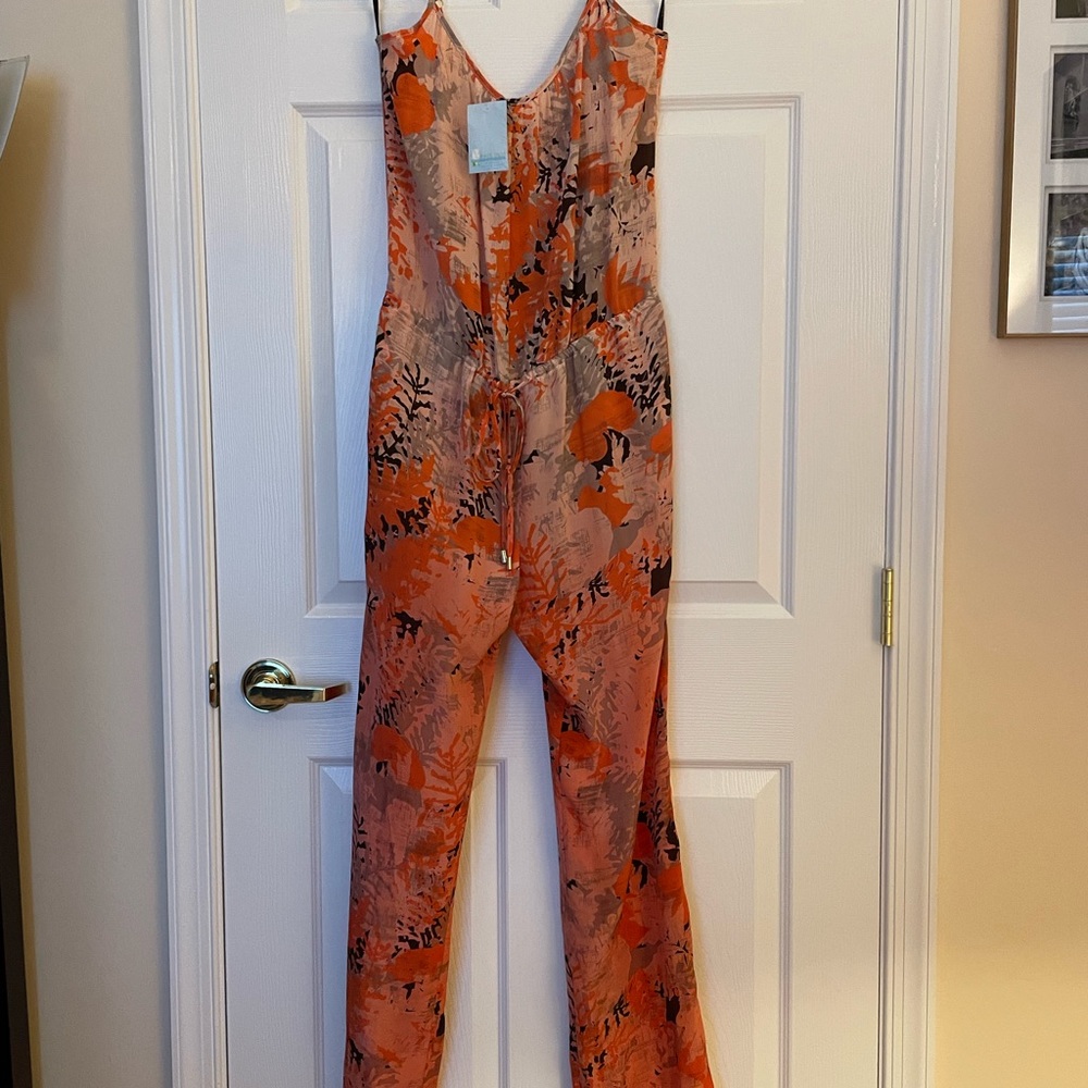 New with tags! Beautiful, lightweight, made of 100% silk pants jumper
